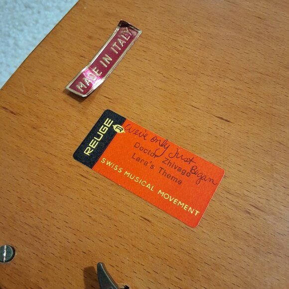 Vintage Reuge Music Box Inlaid Wood "We've Only Just Begun" - Picture 5 of 13